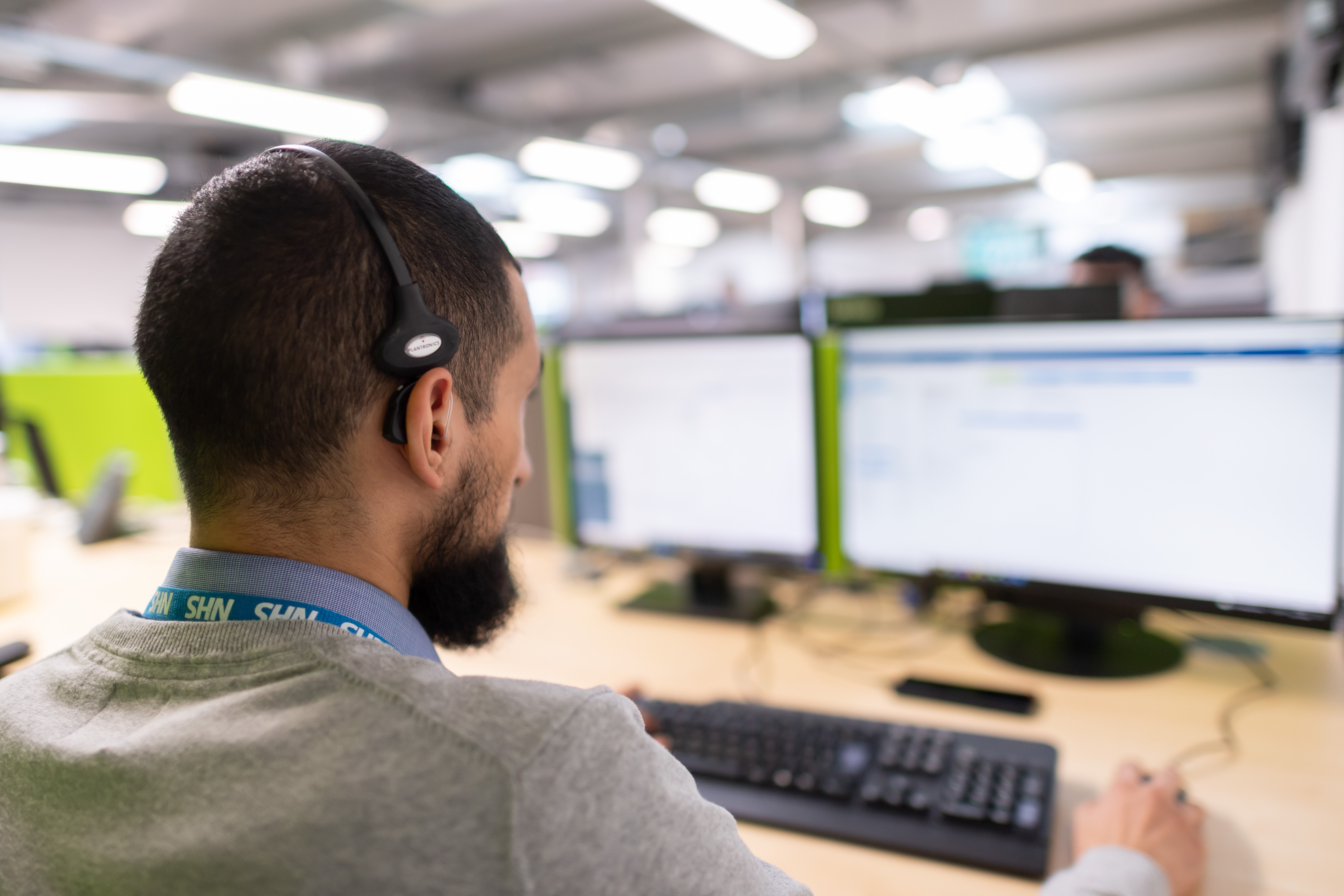 Service Desk colleague on a call working to resolve a customer query.